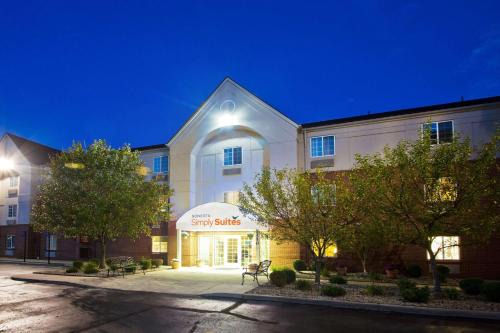 Troy Hotel | Sonesta Simply Suites Detroit Troy