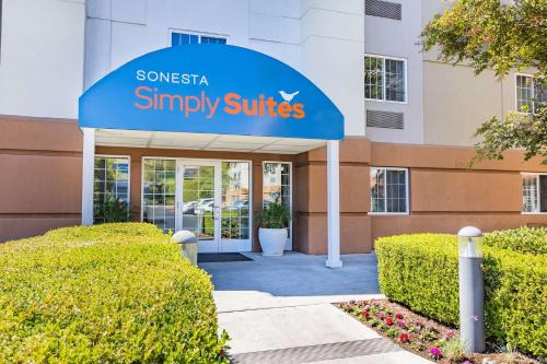 Lansing Hotel | Sonesta Simply Suites Lansing