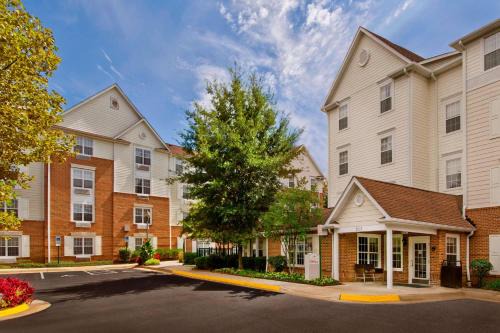 Falls Church Hotel | Sonesta Simply Suites Falls Church