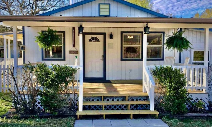 Waco House | Songbird Haven Cozy Country Getaway