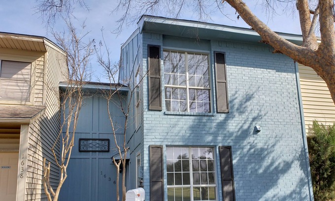 Grapevine House | Sonnet Shores: Community Pool! 3 bathrooms! By the Lake in N Grapevine!