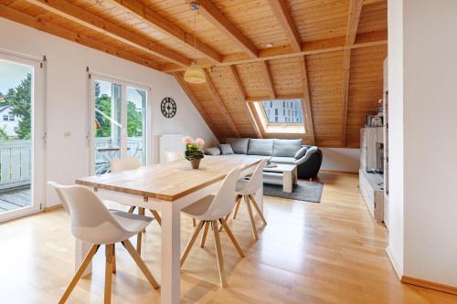 Kadelburg Apartment | Sonnige Ferienwohnung mit Balkon