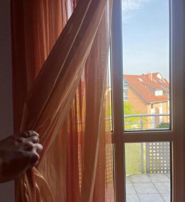 Feucht House | Sonniges Dachzimmer