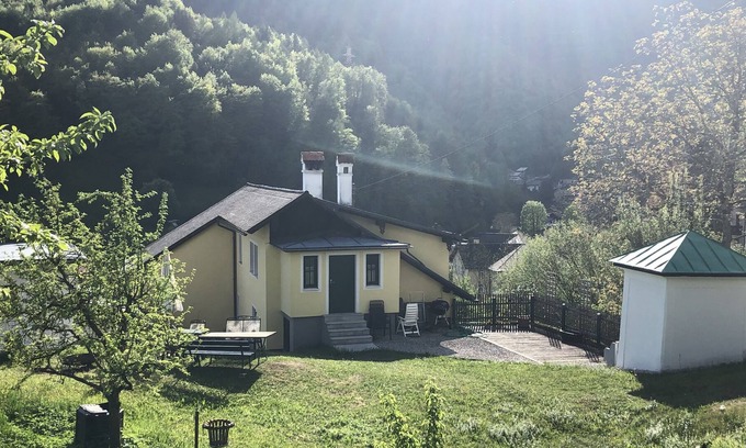 Ebensee House | Sonnstein house on the south shore of Lake Traunsee in Ebensee