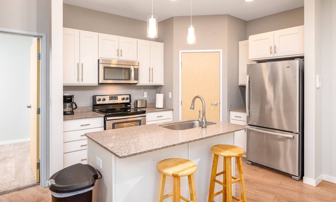Grand Forks Apartment | Sonoma Lofts Luxury Apartment - Minutes from the Ralph Engl