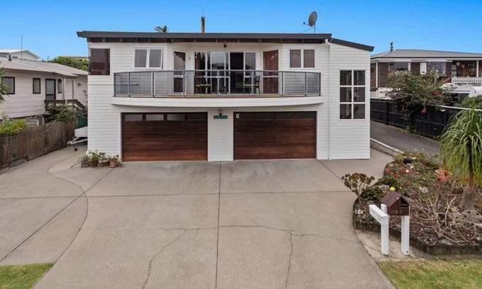 Ohope House | Sonya & Davids Harbour Side Holiday Home in Beautiful Ohope Beach