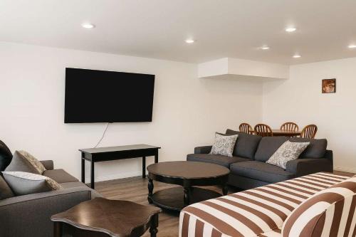 Sooke Apartment | Sooke Mountain View Suite
