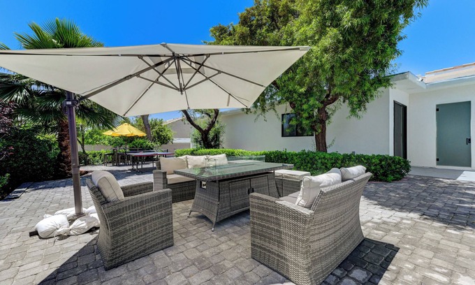 Las Vegas House | Soothing 6-bedroom house with Pool in vibrant Las Vegas