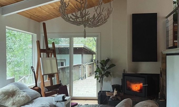 Forestland Cabin | Soothing cabin with WiFi in Oakland
