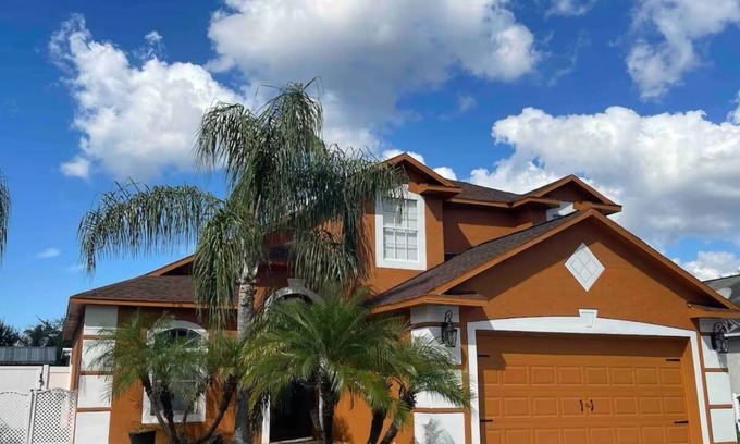 Gibsonton House | Soothing house with AC/Private pool/Grill/WiFi in charming Gibsonton