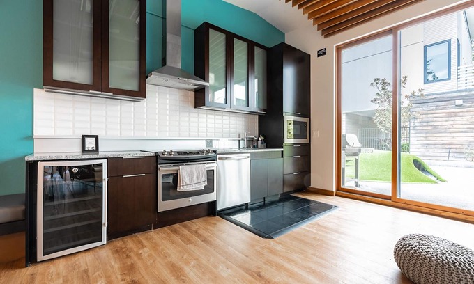 Northwest Bellevue Apartment | Sophari's Apartments in Bellevue