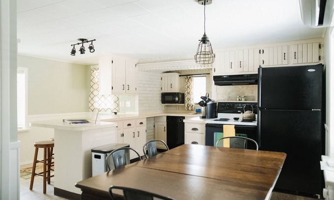 Hummelstown Apartment | Sophie’s on Main- Historic Charm, Updated Comfort. 3 miles to Hershey Park