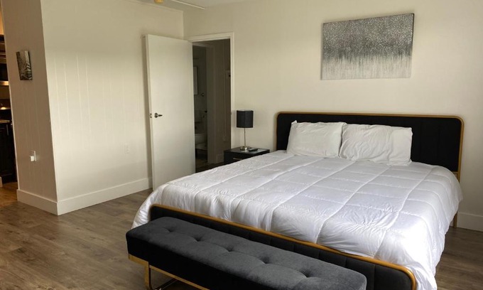 Gadsden Apartment | Sophisticated studio apartment in Gadsden, AL