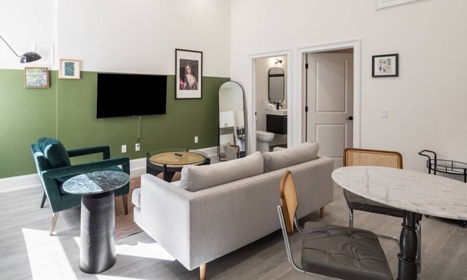 Rittenhouse Row Apartment | Sosuite | 1BR Apt w W/D, Desk Alcove