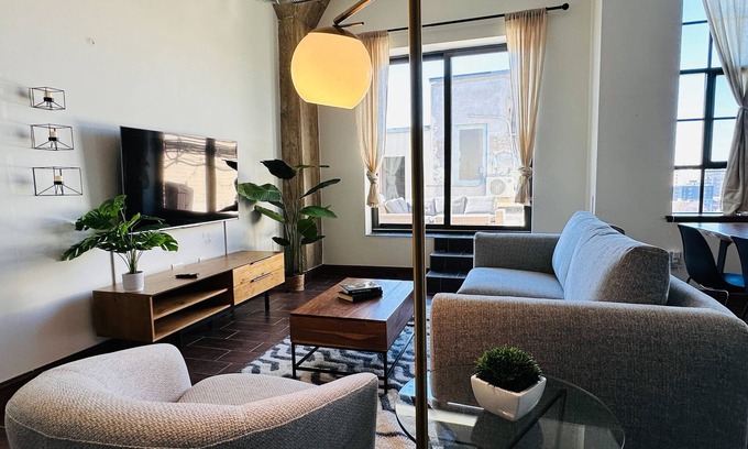 West Poplar Apartment | Sosuite 1BR Penthouse w Patio W D Gym