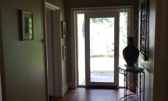 Penola House | Sotto Il Noce is a quaint stone cottage situated on a double allotment
