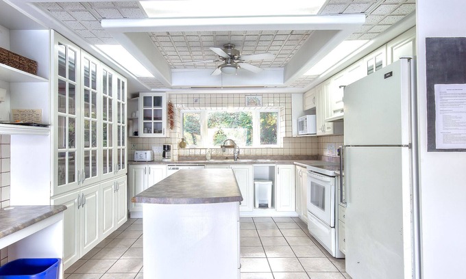 Lac-McGregor House | Sought Secluded Lakefront Villa near Ottawa/Edelweiss Valley Resort.