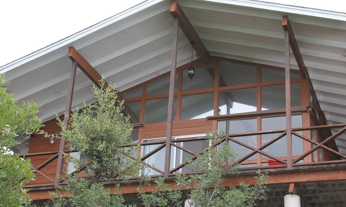 Lakehills House | Soul Quenching Views, Breathtaking Sunsets. Gorgeous Covered Balcony on the Lake