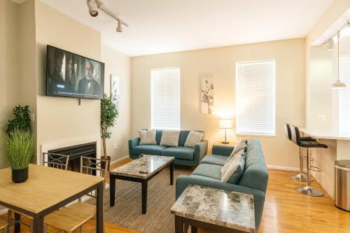 Soulard Apartment | Soulard 2BR Balcony Free Parking Walk to Dining