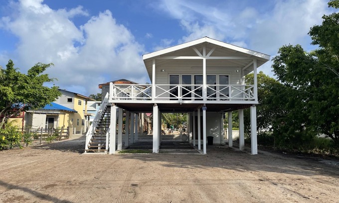 Placencia House | Sound of The Sea-walking distance to everything