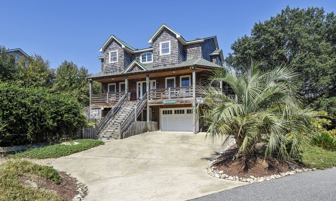 Sea Acres House | SOUNDSIDE: Private pool, Hot Tub, Billiards Room, Pets, Elevator. Walk into town!