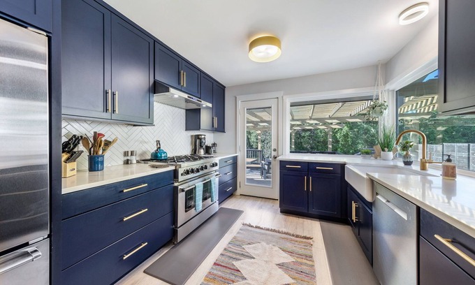 East Congress Apartment | South ATX Home - Pool - Sauna - Parking - Sleeps 6