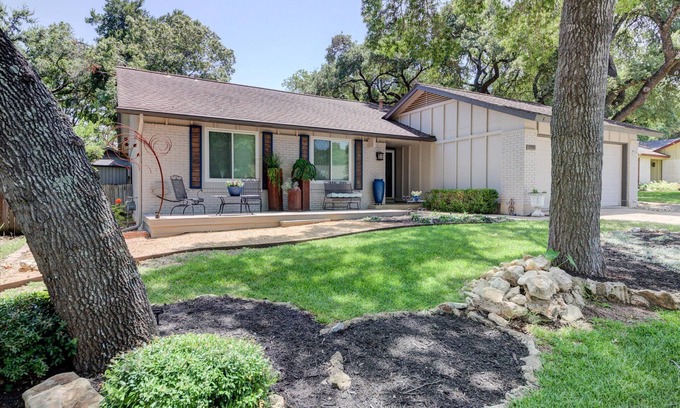 Austin House | South Austin Gem! Full home, 1 King & 2 Queen BR, Workspace, Rower for exercise,