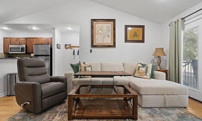 South Lamar Apartment | South Austin Nest w Pool {New Listing}