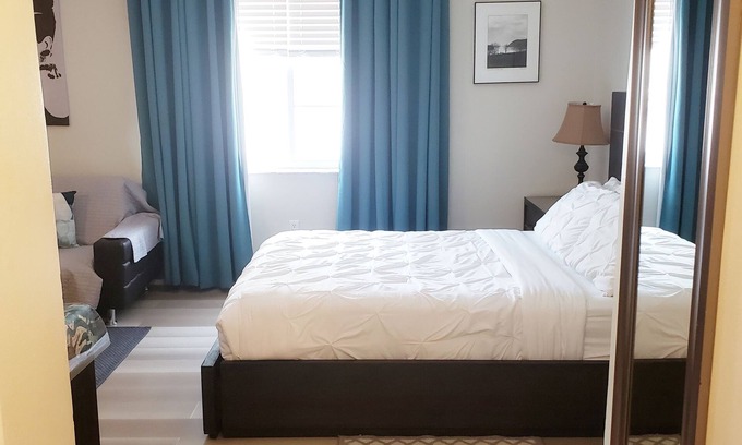 South Beach Apartment | SOUTH BEACH STUDIO CONDO - ONE BLOCK TO BEACH - SLEEPS UP TO 4 - MAX 3 ADULTS