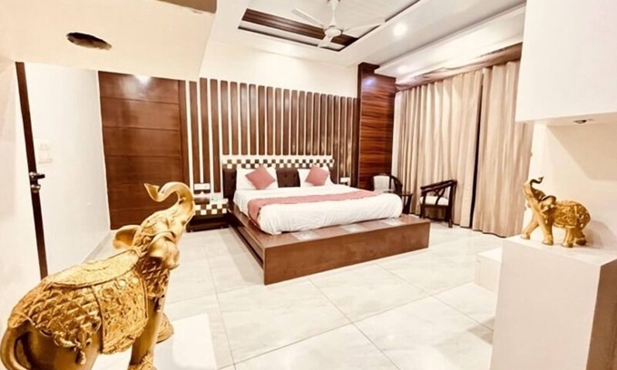 Green Park Hotel | South Inn Green Park near Hauz Khas South Delhi