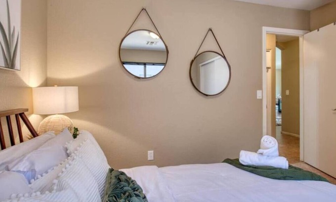 South Mountain House | South Mountain 3-Bedroom