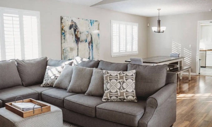 Northridge House | South of DenvernSleeps 8-10 comfortably, lots of parking, quiet neighborhood.