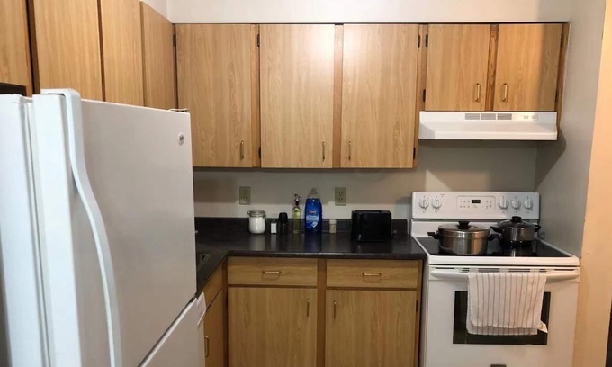 Fort Gary House | South of Winnipeg+ University of MB +Groceries store+ Convenient transportation