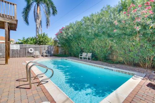 South Padre Island Apartment | South Padre Island Condo with Shared Outdoor Pool!
