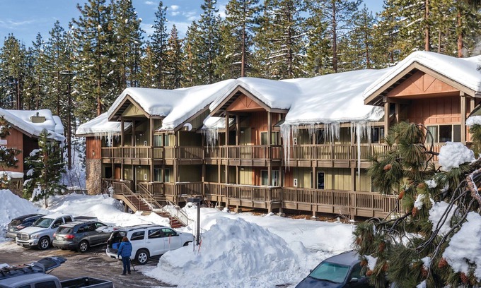 Round Hill Village Cabin | South Shore Charming 2-bedroom lodge in Zephyr Cove
