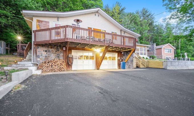 Northville House | South Shore Lake House Hideaway