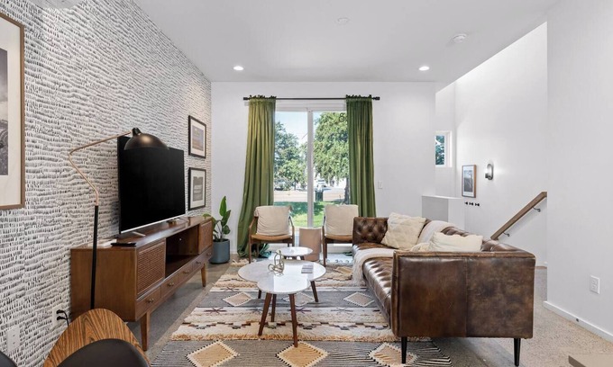 Downtown Chattanooga House | South Side Modern | Downtown Living | A+ Location., South Side Modern | Downtown Living | A+ Locatio