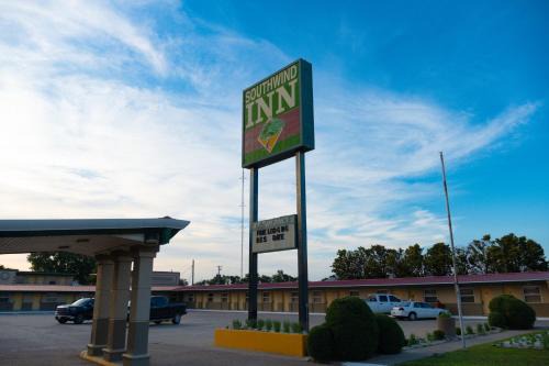 Liberal Hotel | South Wind Inn