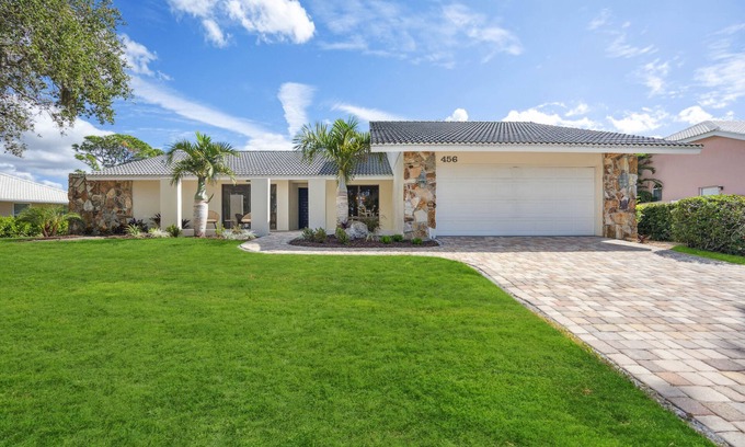 Osprey House | Southbay Yacht and Racquet Club Retreat close to Casey Key and Nokomis Beach