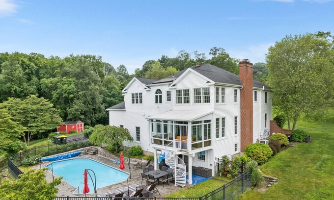 South Britain House | Southbury Lake Ridge sanctuary · Pool+Hiking+I84