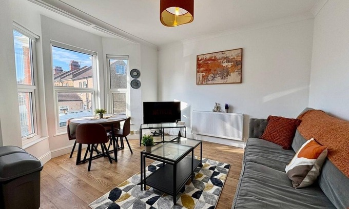 Southend-on-Sea Apartment | Southchurch Suites - The Walnut