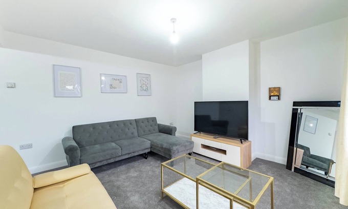 Westcliff-on-Sea House | Southend Retreat King Suite