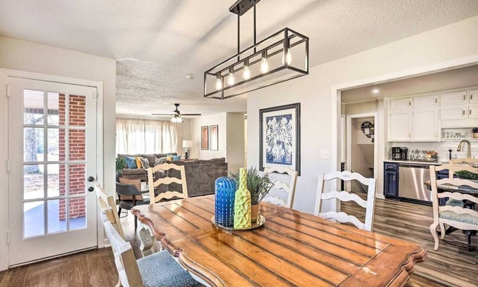 New Castle House | Southern Charm 5 Bedrooms, Sleeps 14, A+ Location