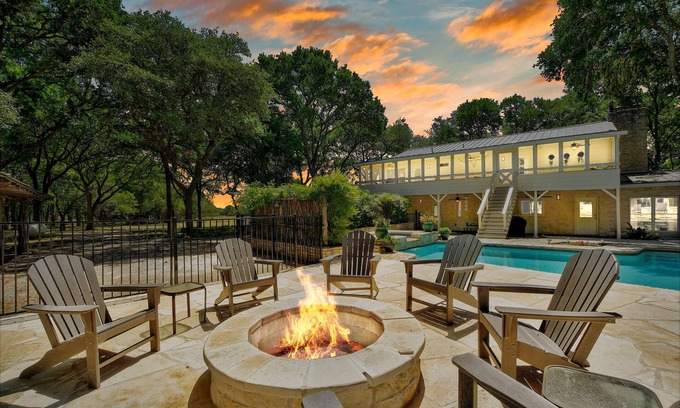 San Marcos House | Southern Charm - Extraordinary Home on 4 Acres w/Private Pool & Fire Pit