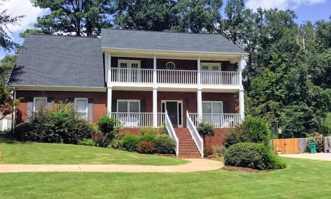 Taylorville House | Southern Charmer - Book for Football Season!