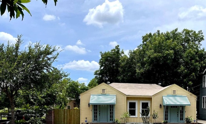 Monte Vista House | Southern Comfort Cottage-Walk to Trinity Univ!