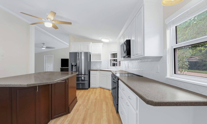 New Braunfels House | Southern Comfort Texas Hill Country Retreat for 6