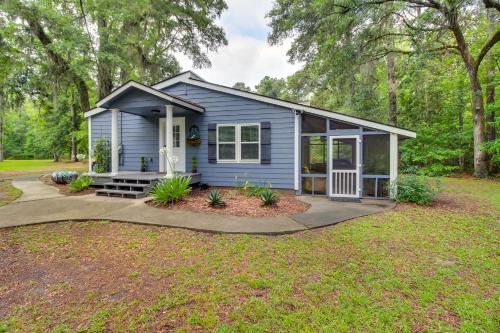 Eden House | Southern Escape in Guyton Private Yard and Hot Tub!