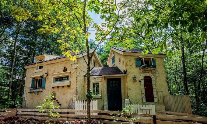 Tsumagoi House | Southern France Provence Cozy Cottage / Agatsuma-gun Gunma