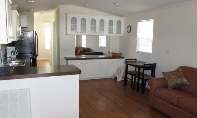 Eustis Resort | Southern Palms Park Model 4